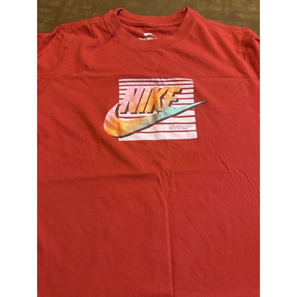 Nike Sportswear Red Futura Gradient Graphic T-Shirt Boys XL